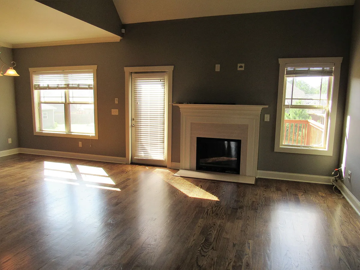 Building Photo - 285 Solamere Ln