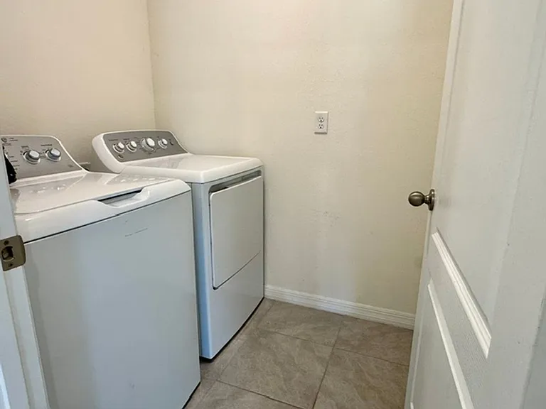 709 Versailles Ln — Photo 17
