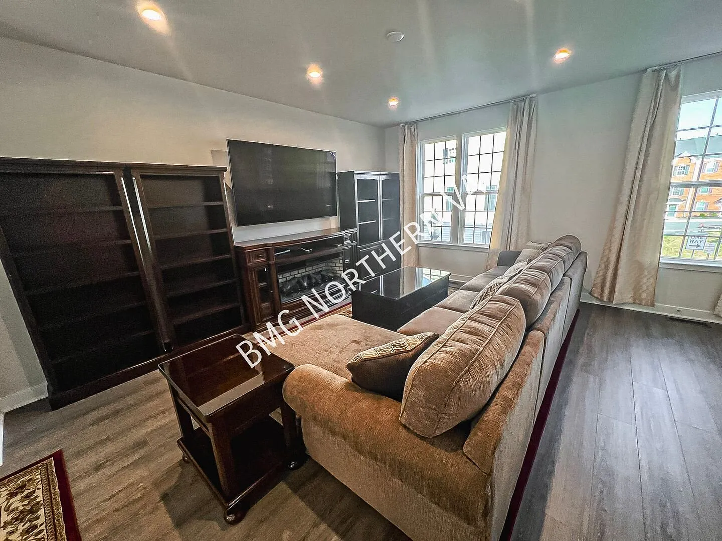 Gorgeous 4 Level, 4 BR/3.5 BA Townhome In Prestigious Arcola — Photo 4
