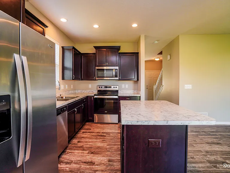 540 Weaver Ridge Dr — Photo 3
