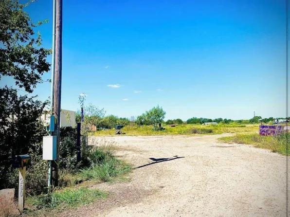 290 Pebblestone Rd, Dale, TX 78616