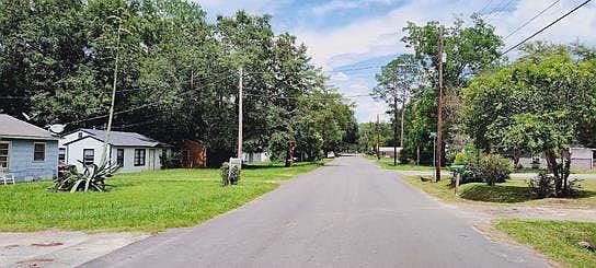 2nd image of 752 E Brookwood Dr