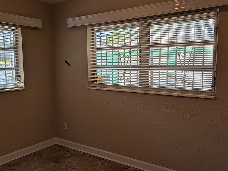 2516 W Kathleen St — Photo 12