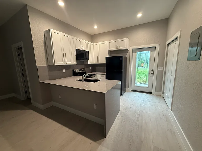 7035 Babcock Rd #C — Photo 10