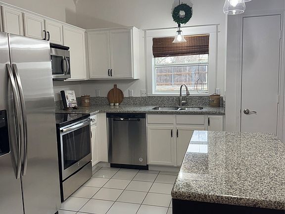 5th image of 902 Greene Way