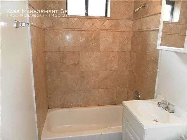 1430 N Dearborn Pkwy — Photo 13