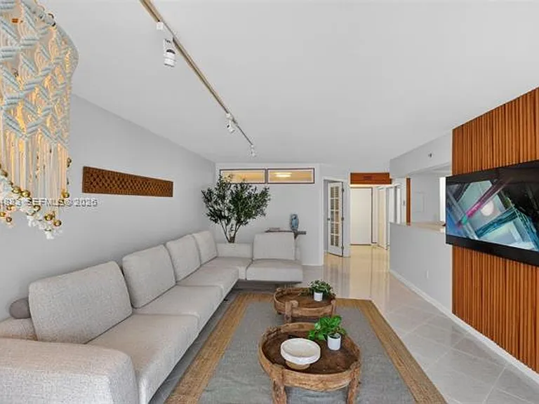 2401 Collins Ave #1406 — Photo 7