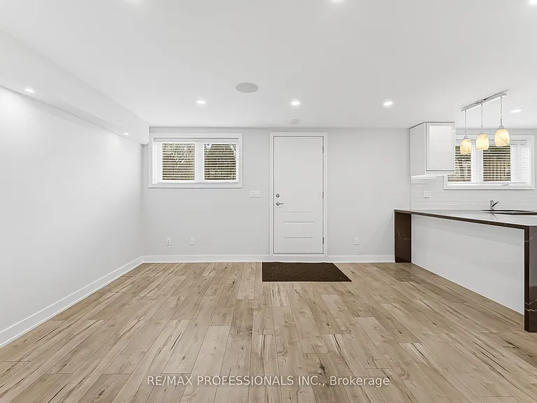 10 Boxwood Rd — Photo 4