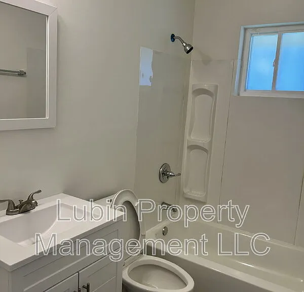 1699 Pendleton St #1 — Photo 6