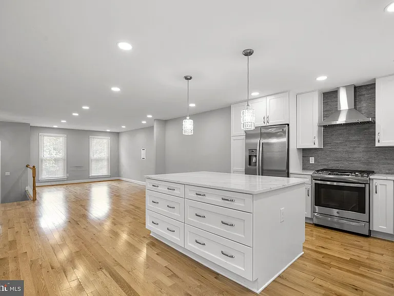 10 Loganwood Ct — Photo 7