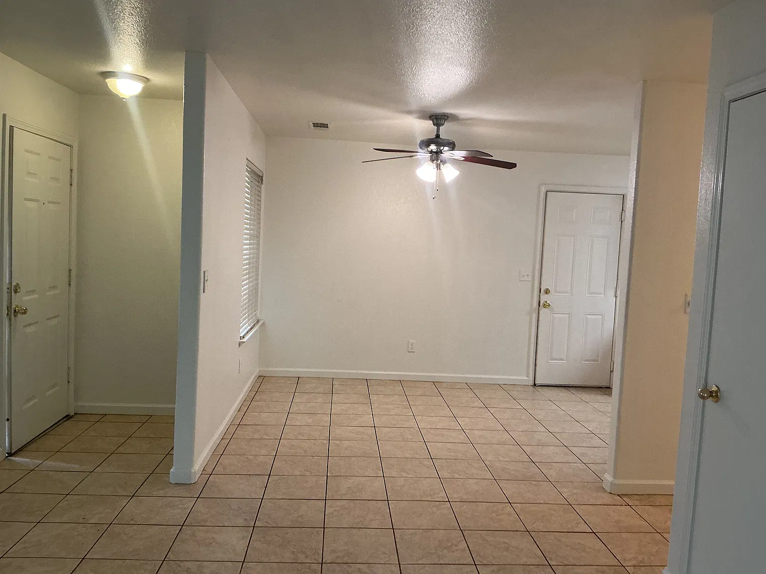 6 bed, 2.0 bath, 1636 sqft, $2,450 — Photo 4