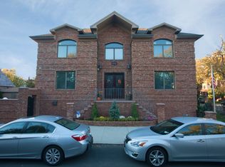 64-46 82 Pl, middle village, NY 11385