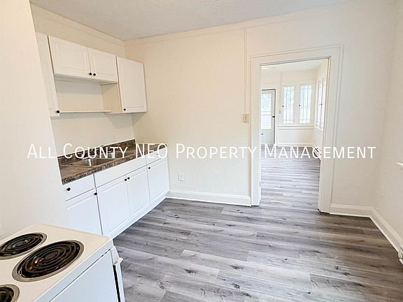 5th image of 739 1/2 Sumner St