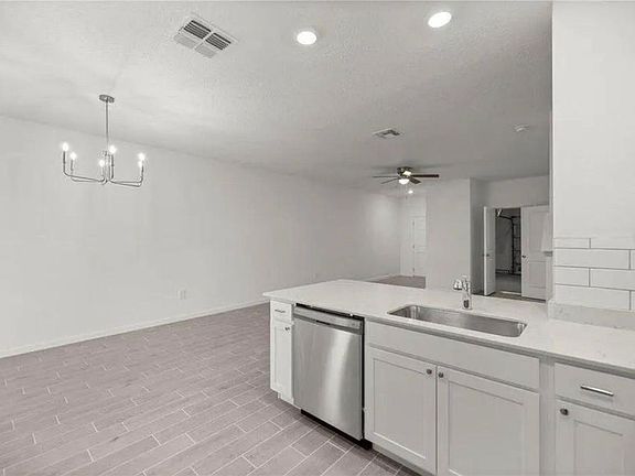 4th image of 3550 SE 37 Avenue Rd