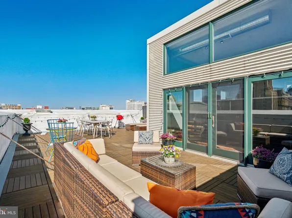 1228 Arch St #8A, Philadelphia, PA 19107