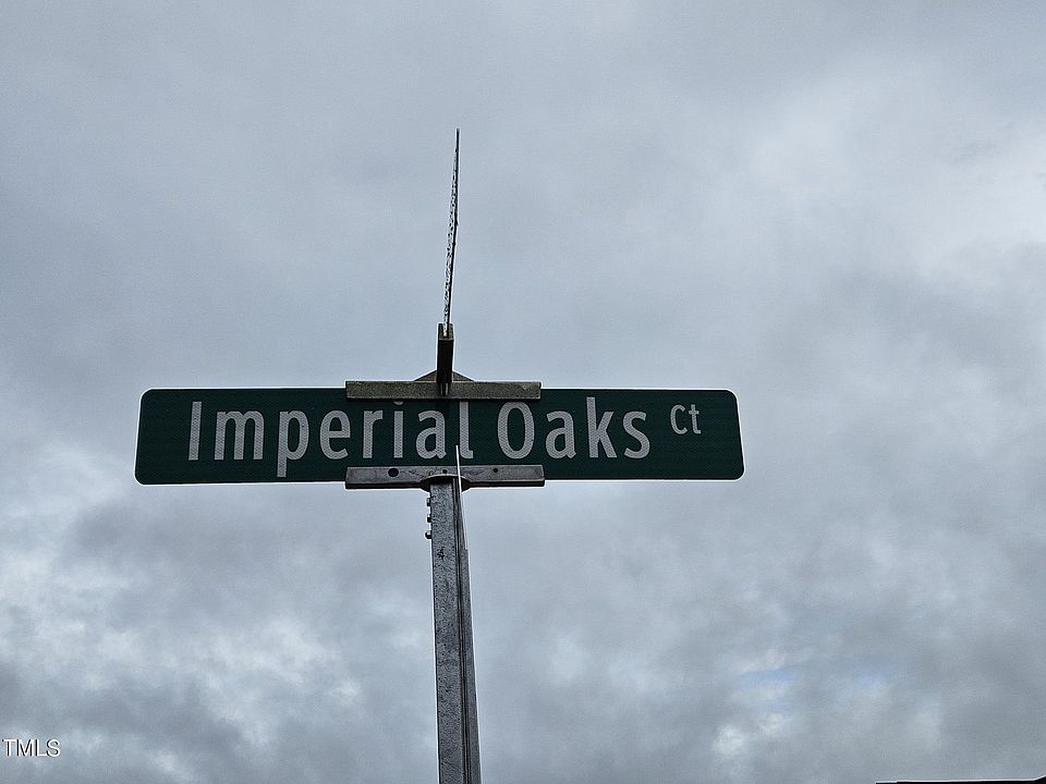 2nd image of 25 Imperial Oaks