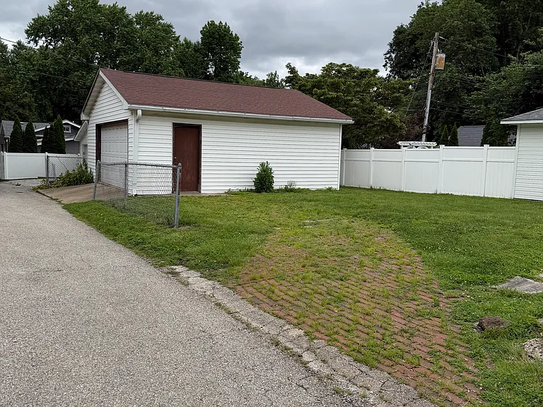 741 W Vine St — Photo 10
