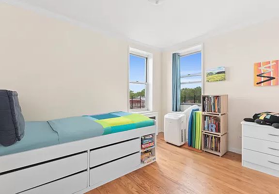 4th image of 385 E 16th St APT 6D