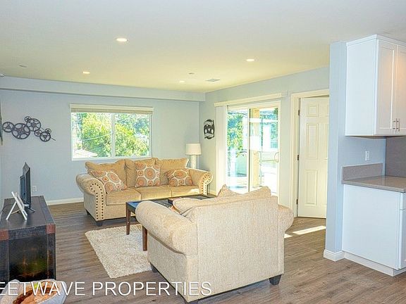3rd image of 4359 Rosebud Ln