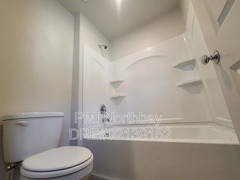 109 Clownfish St — Photo 15