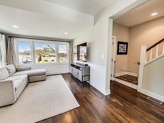 3rd image of 5117 N Lotus Ave