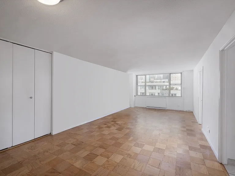 166 E 34th St #1702 — Photo 1