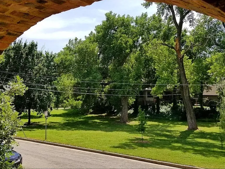 3911 Willow Dr — Photo 2