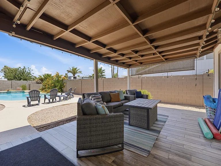 932 W Julie Dr — Photo 36