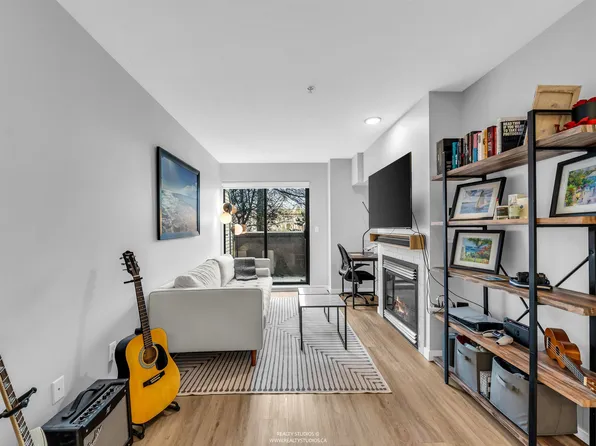 10866 City Pkwy #222, Surrey, BC V3T 5W9