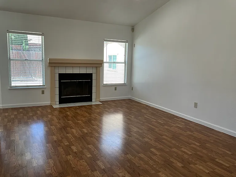 8940 Meadowspring Dr — Photo 2