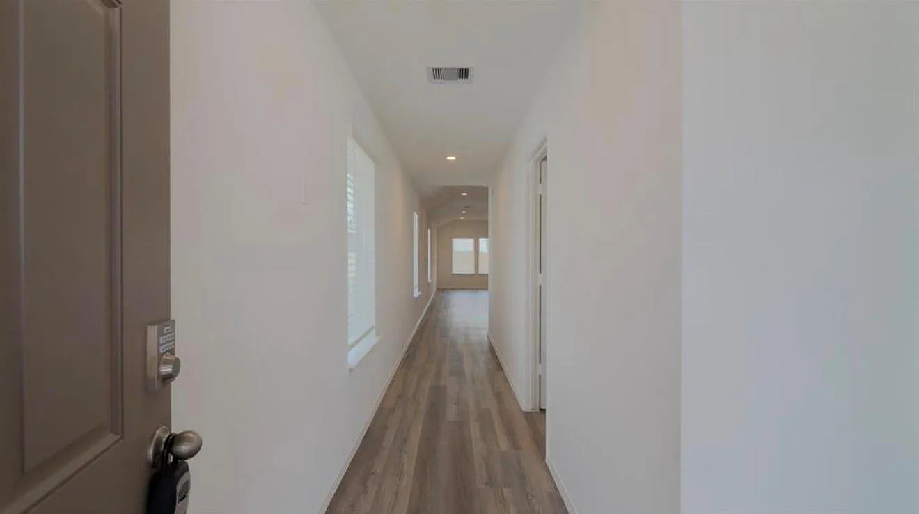 3 bed, 2.0 bath, 1550 sqft, $2,000 — Photo 4