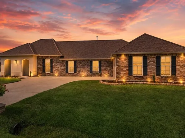 869 Capistrano Ct, Covington, LA 70433