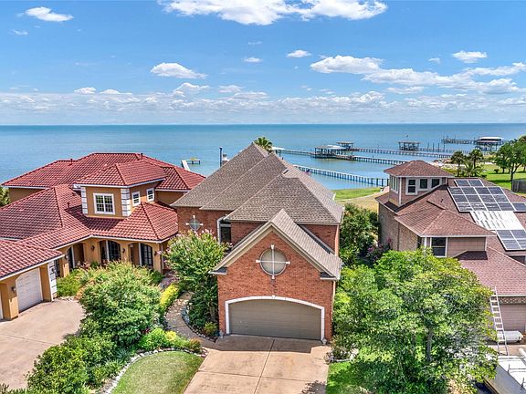 3rd image of 2668 E Bayshore Dr