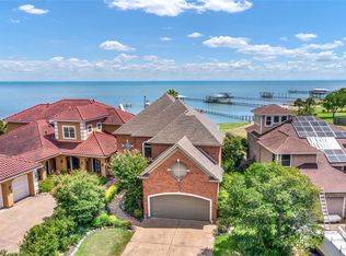 2668 E Bayshore Dr, San Leon, TX 77539