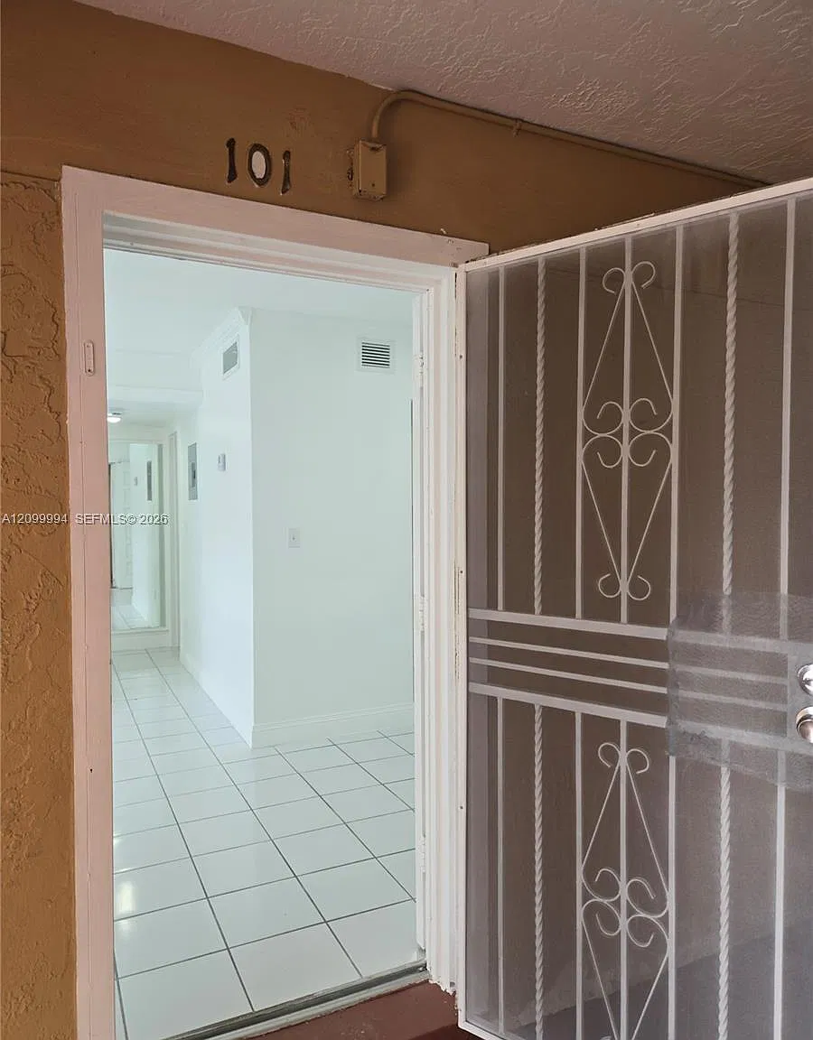 Laguna Club East Condo — Photo 4