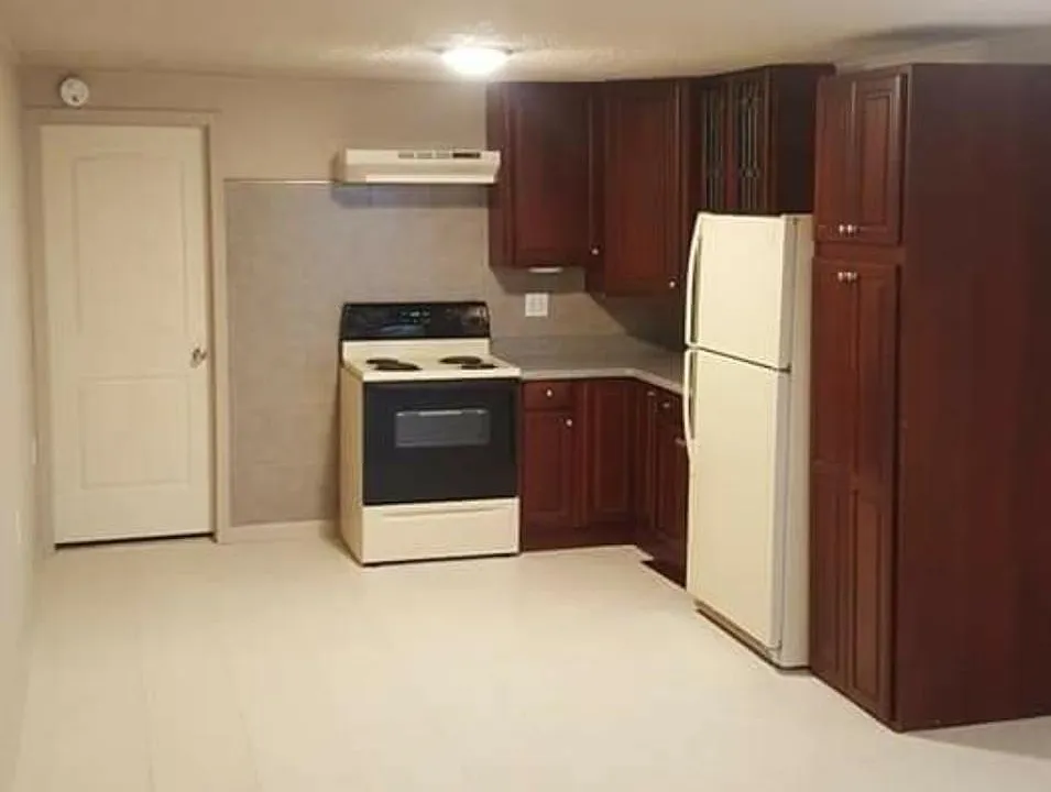 245 Jennifer Ln #B