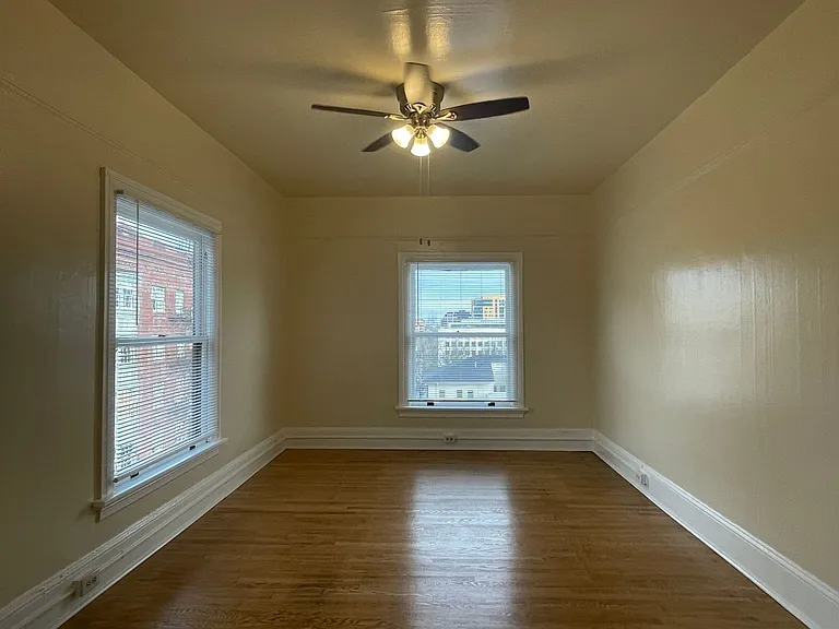 Chetopa Apartments — Photo 9