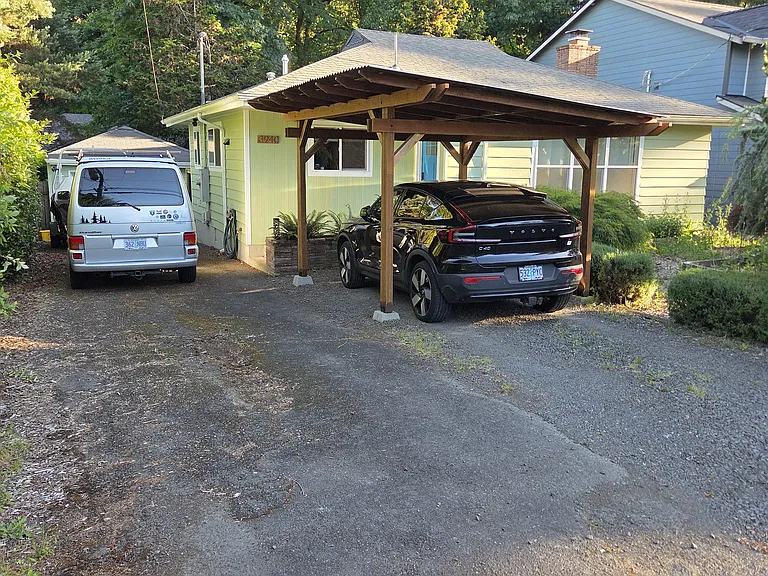 Parking full area 6+ cars