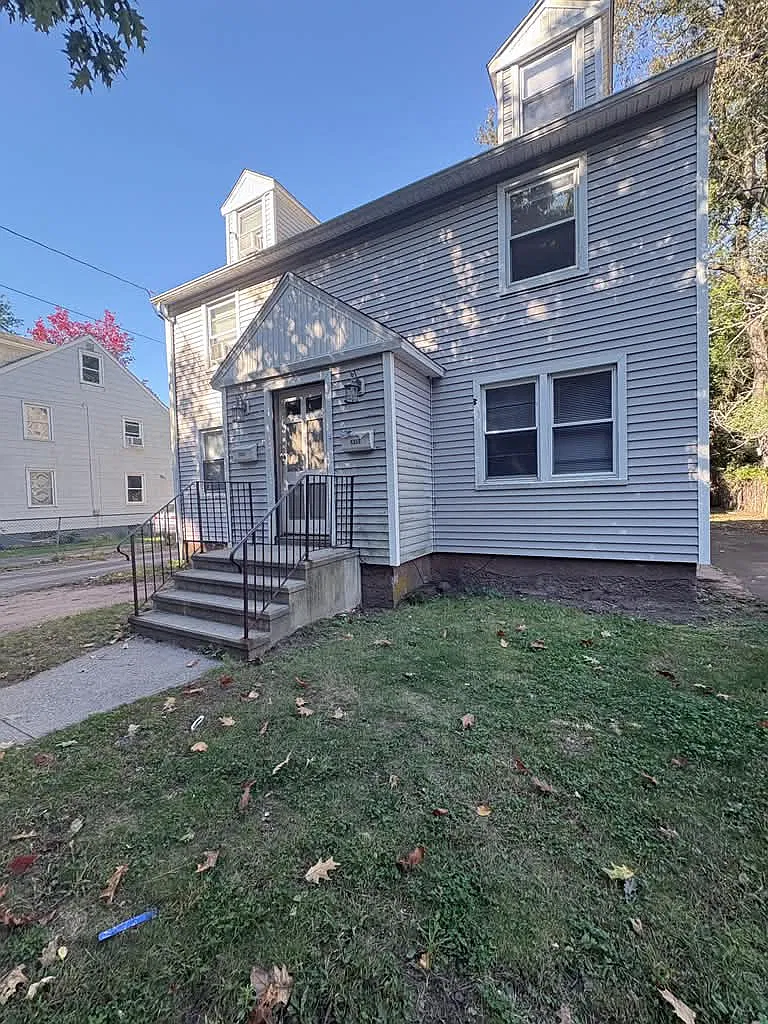 3 bed, $1,875 — Photo 1