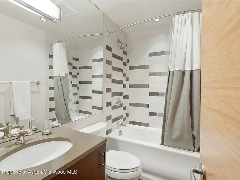 2556 Lower River Rd — Photo 36
