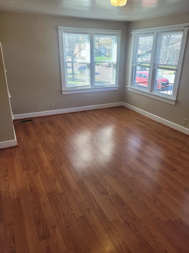 2 bed, 900 sqft, $950 — Photo 2