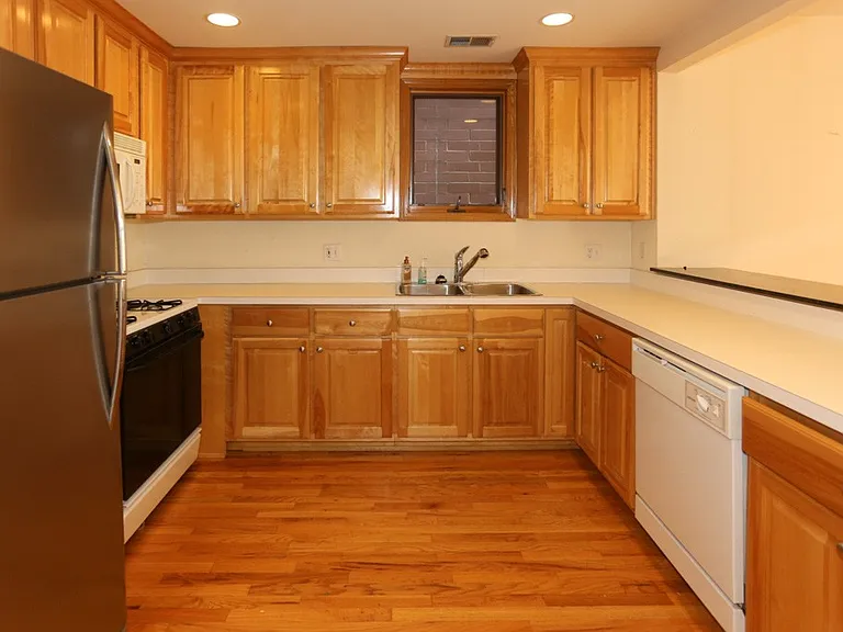 824 W Buckingham Pl #2C — Photo 2