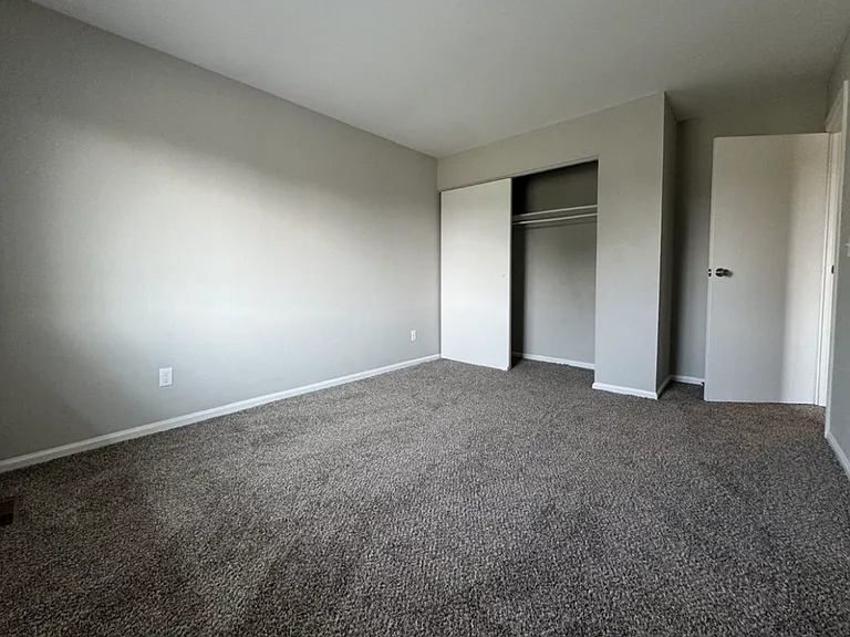 Silver Rock Avenue Apartments — Photo 24