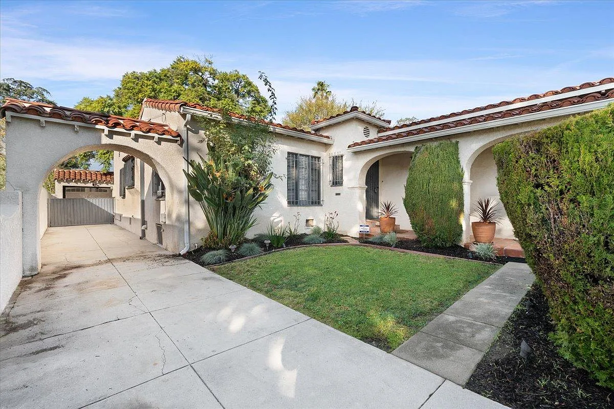 3 bed, 1.5 bath, 1780 sqft, $5,800 — Photo 3