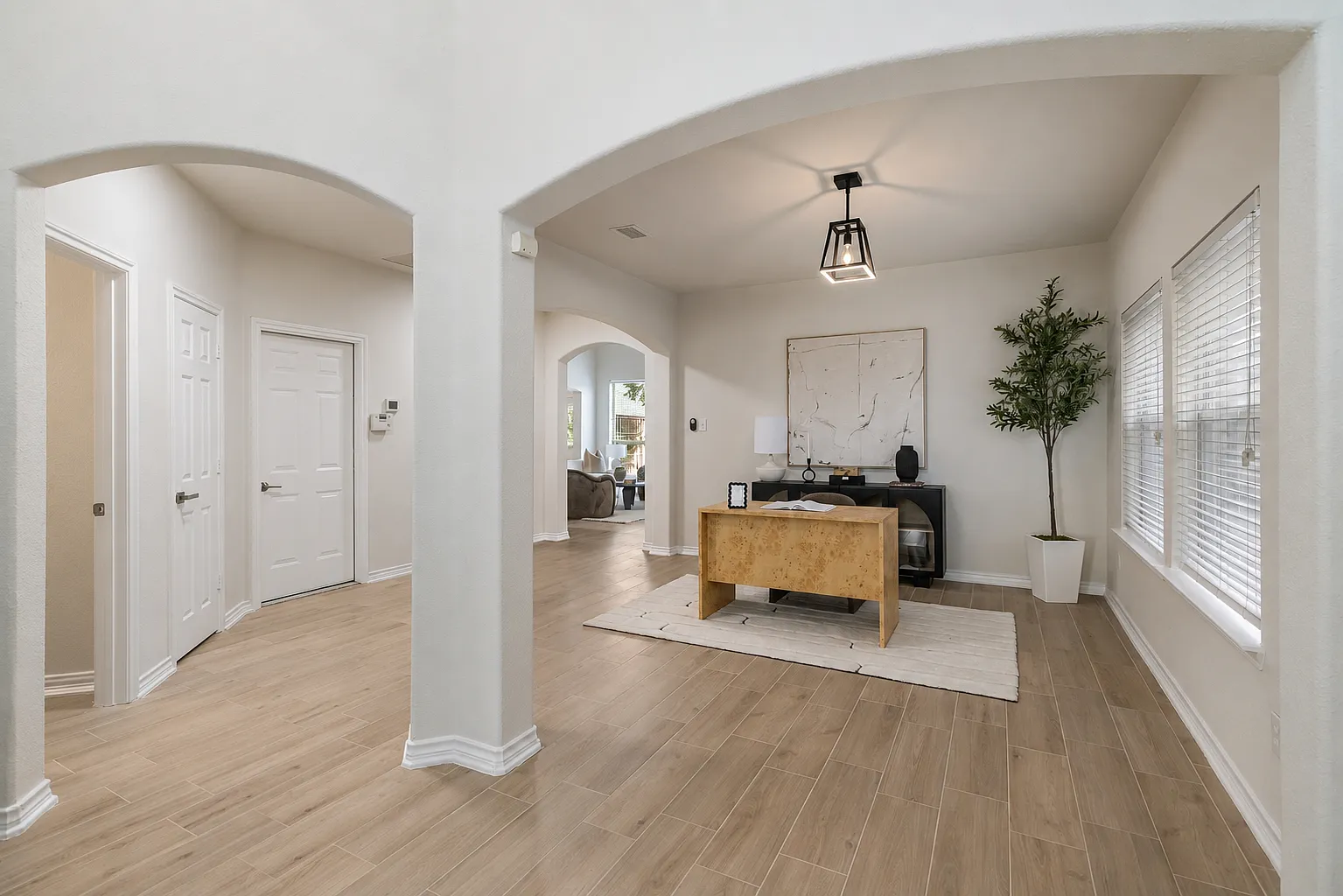 4 bed, 2828 sqft, $2,750 — Photo 3