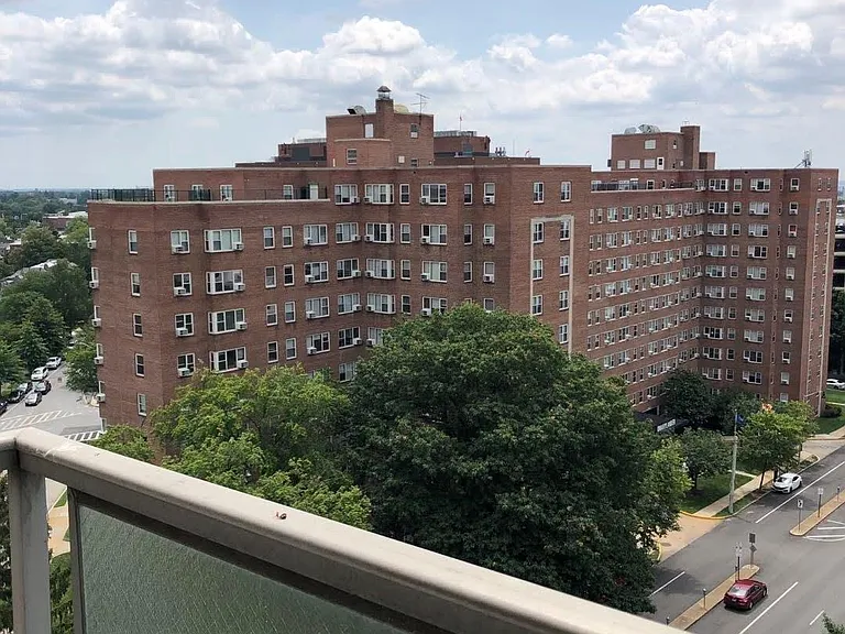 1 E University Pkwy #1001 — Photo 10