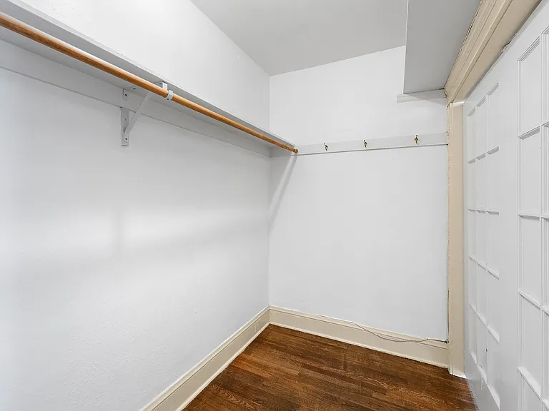 Historic Paramount Apartments — Photo 20