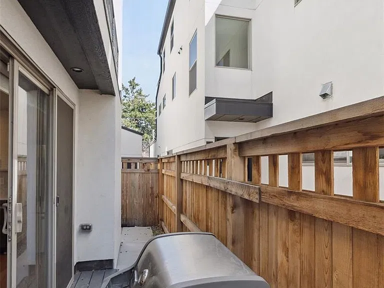 1386 Zenobia St — Photo 23