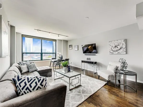 400 W Ontario St APT 1206, Chicago, IL 60654