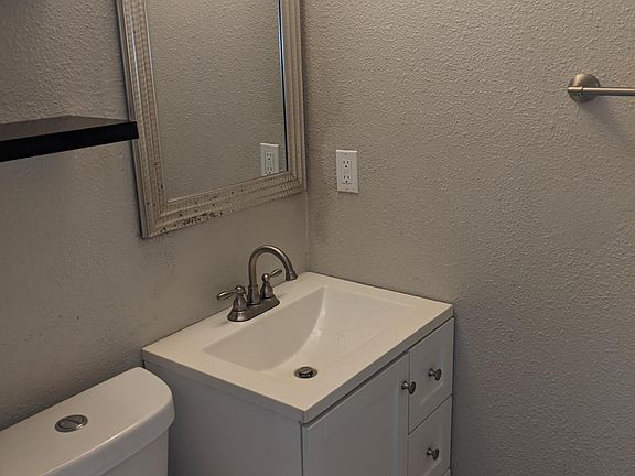 3rd image of 144 S 36th St #1/2
